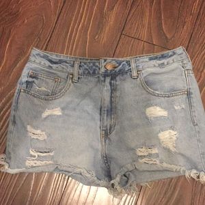 Distressed demin shorts